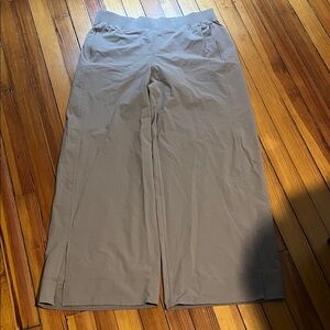 Wide-Leg Lululemon pants in Taupe